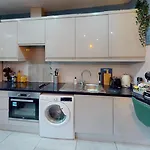 Gorgeous 1-Bed Apartment In Greenwich